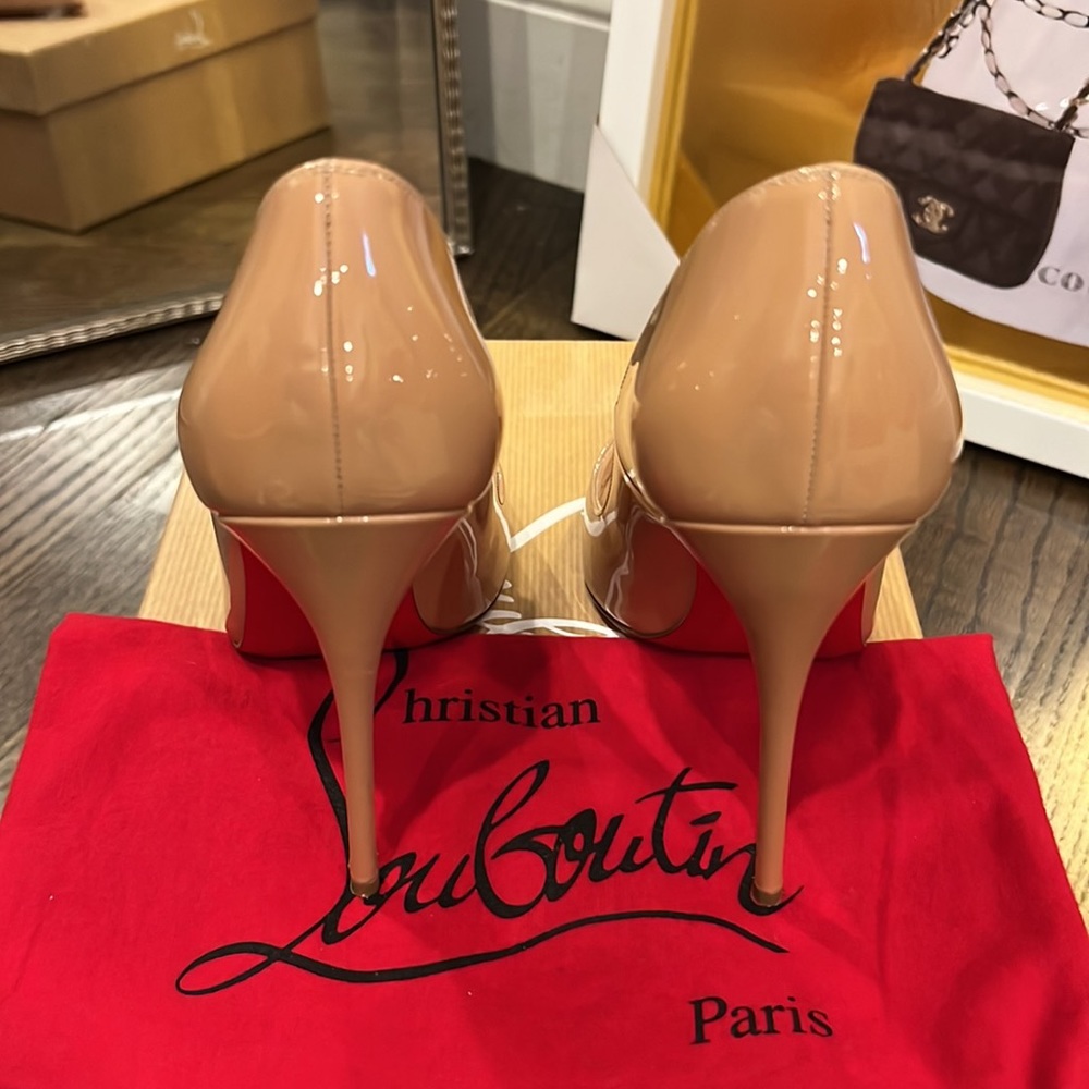 Authentic Louboutin So Kate Patent in nude đź‘ - Picture 4 of 6